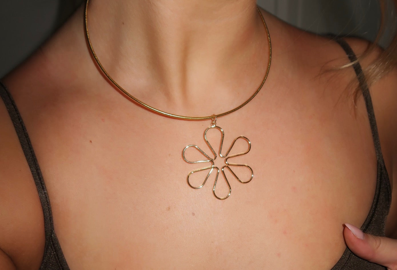 MAGNOLIA - GOLD FLOWER NECKLACE IN STAINLESS STEEL WITH 18K GOLD PLATING WATERPROOF