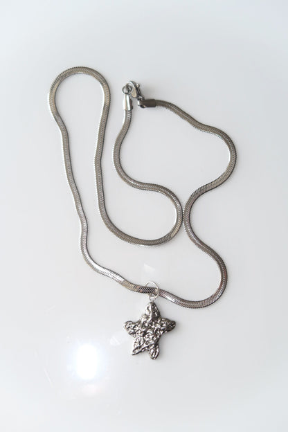 KALMIA - SILVER STAR NECKLACE IN STAINLESS STEEL