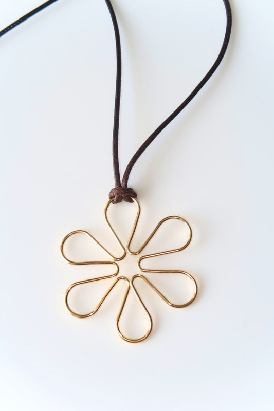 MAGNOLIA - GOLD FLOWER NECKLACE IN STAINLESS STEEL 18K GOLD PLATING WATERPROOF BROWN BAND