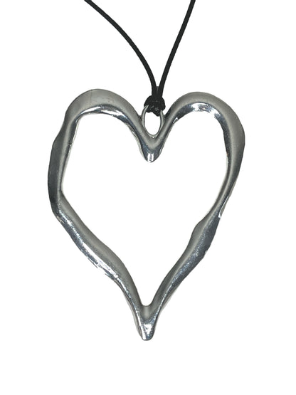 LAVENDER - STATEMENT HEART NECKLACE IN SILVER